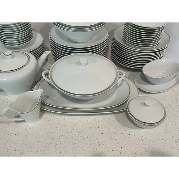 96 Piece ROSENTHAL BONE CHINA Service For 12 - Picture 3 of 10